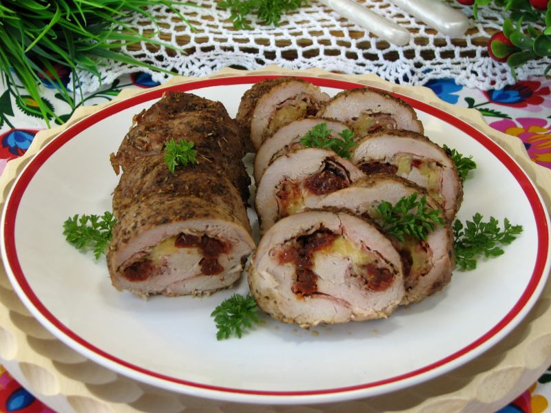 Rolada z polędwiczki z suszonymi pomidorami