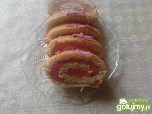 Rolada z różowym nadzieniem Rolada z różowym nadzieniem