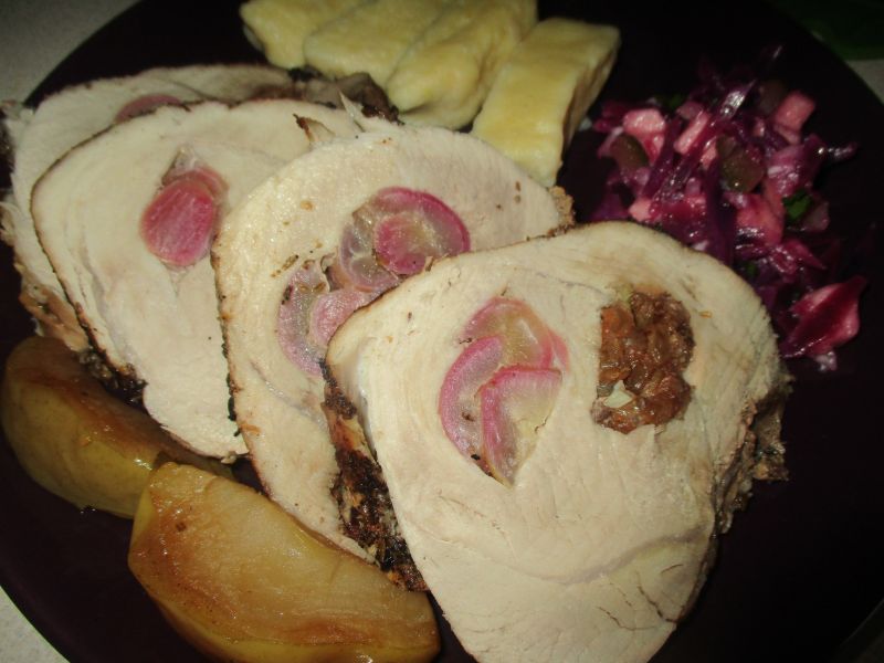 Rolada z szynki z winogronami i rodzynkami