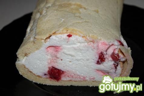 Rolada z truskawkami  Rolada z truskawkami