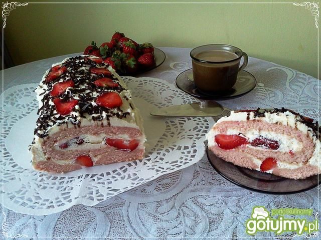 Rolada z truskawkami i mascarpone Rolada z truskawkami i mascarpone