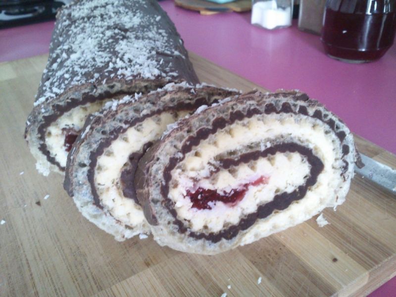 Rolada z wafla kakaowo-kokosowa