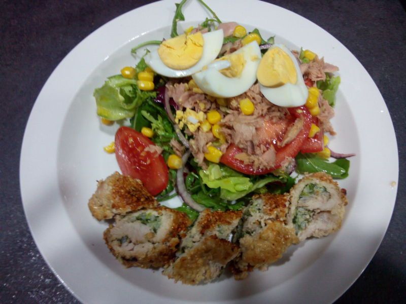 Rolada ze szpinakiem i sałatką z tuńczyka Rolada ze szpinakiem i sałatką z tuńczyka