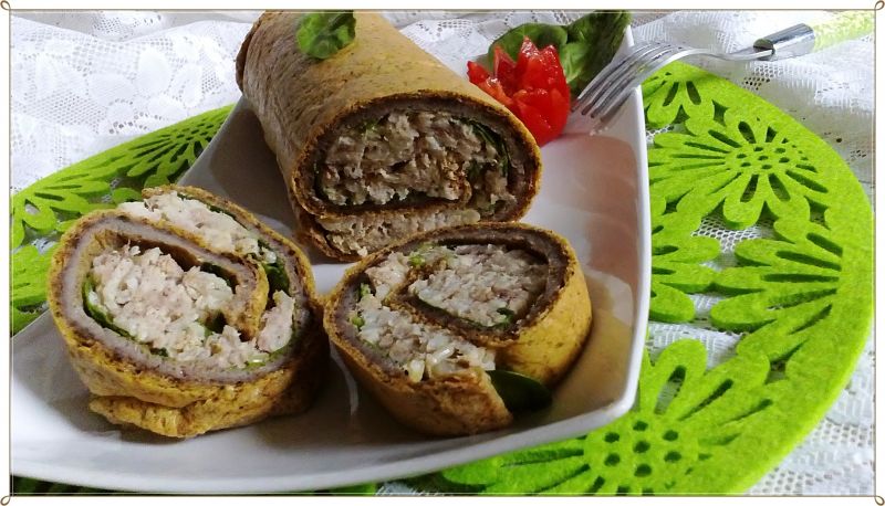 Rolada ze szpinakiem ryżem i makrelą Rolada ze szpinakiem ryżem i makrelą