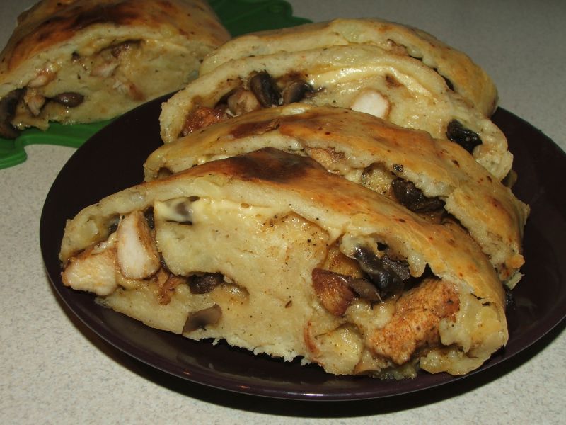 Rolada ziemniaczana z kurczakiem Rolada ziemniaczana z kurczakiem