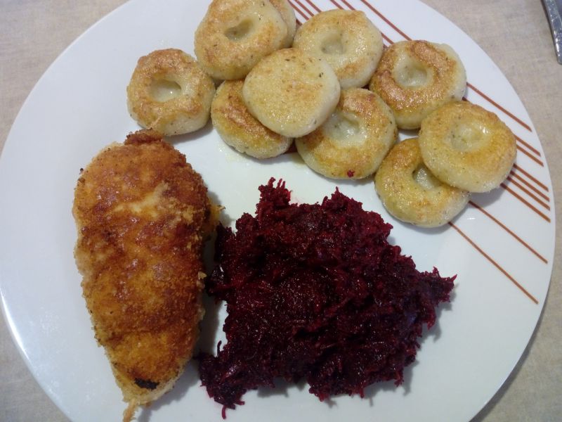 Roladka drobiowa z pomidorem i serkiem topionym