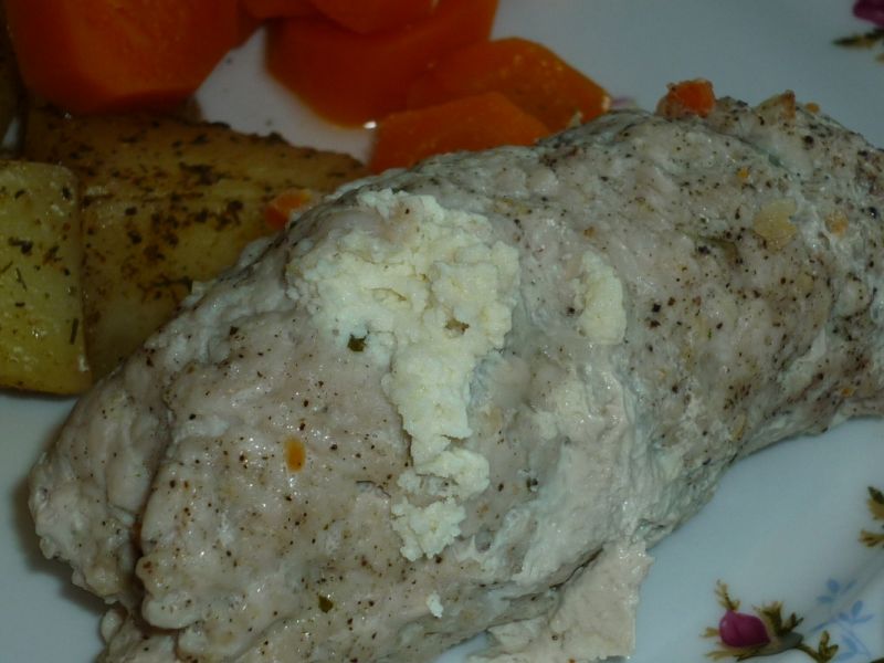 Roladka schabowa z fetą i koperkiem z parowaru