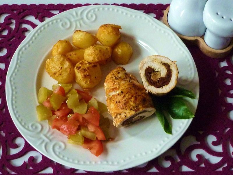 Roladka z aromatycznym nadzieniem Roladka z aromatycznym nadzieniem