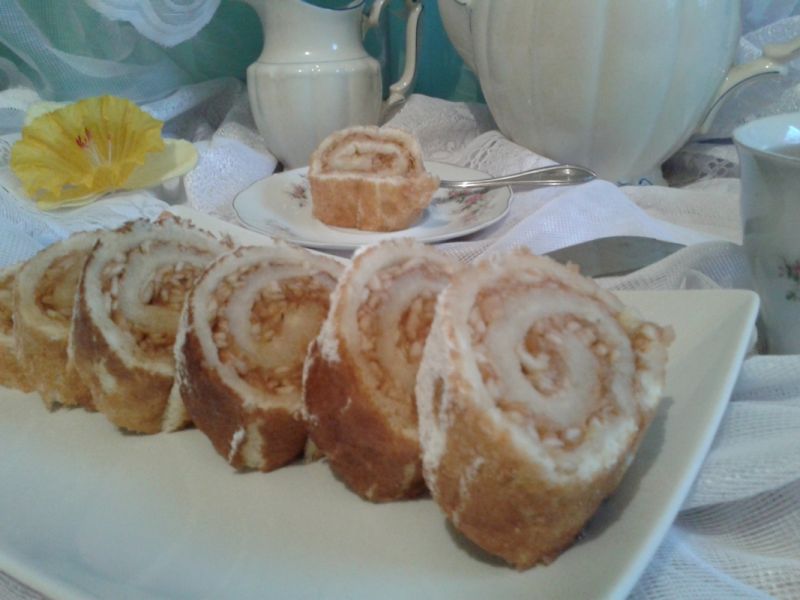 Roladka z surową masą jabłeczną