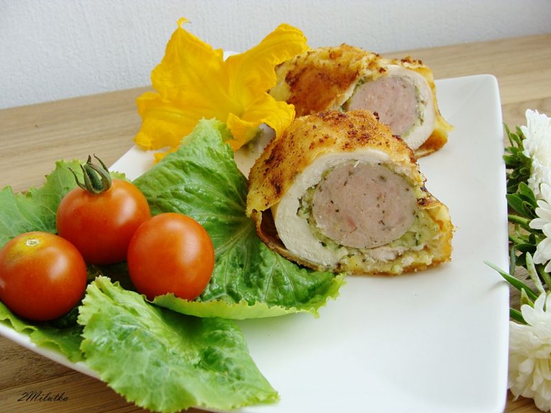 Roladki drobiowe z białą kiełbasą i cukinią