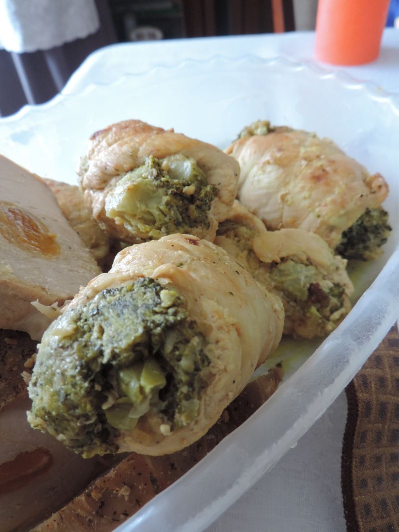 Roladki drobiowe z brokułami Roladki drobiowe z brokułami