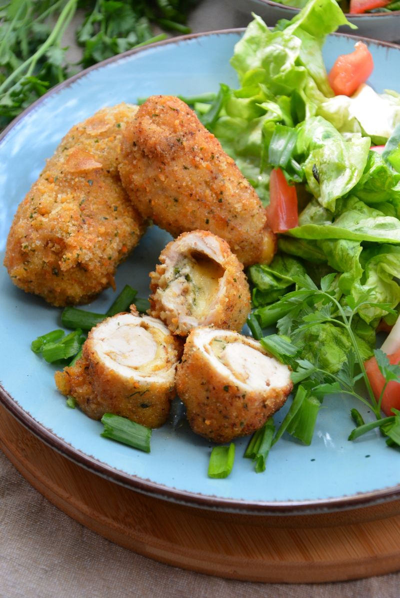 Roladki drobiowe z cheddarem i masłem ziołowym w