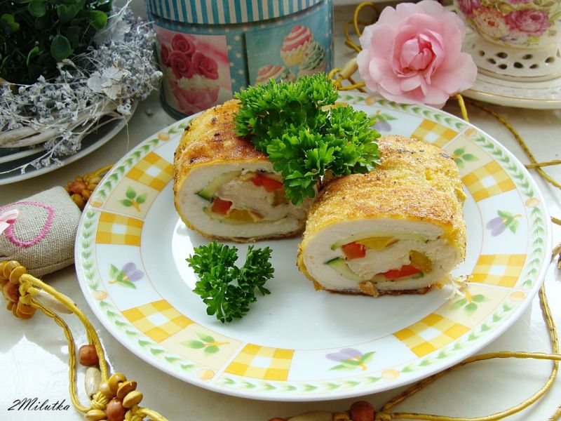 Roladki drobiowe z cukinią i papryką