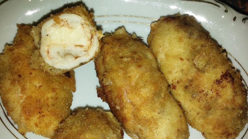 Roladki drobiowe z ketchupem i serkiem topionym