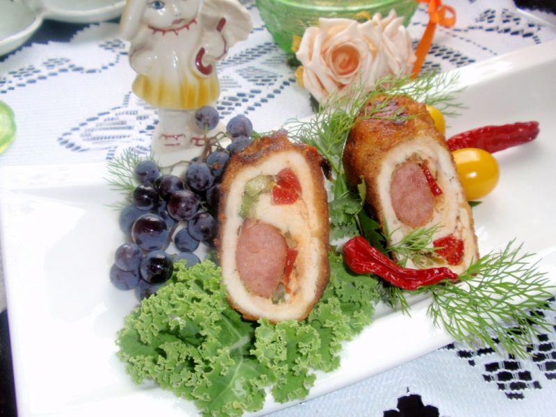 Roladki  drobiowe  z kiełbaską