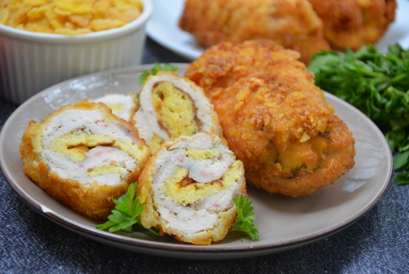 Roladki drobiowe z omletem w panierce z płatków