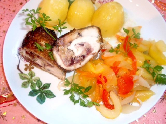 Roladki drobiowe z orzechami i żurawiną