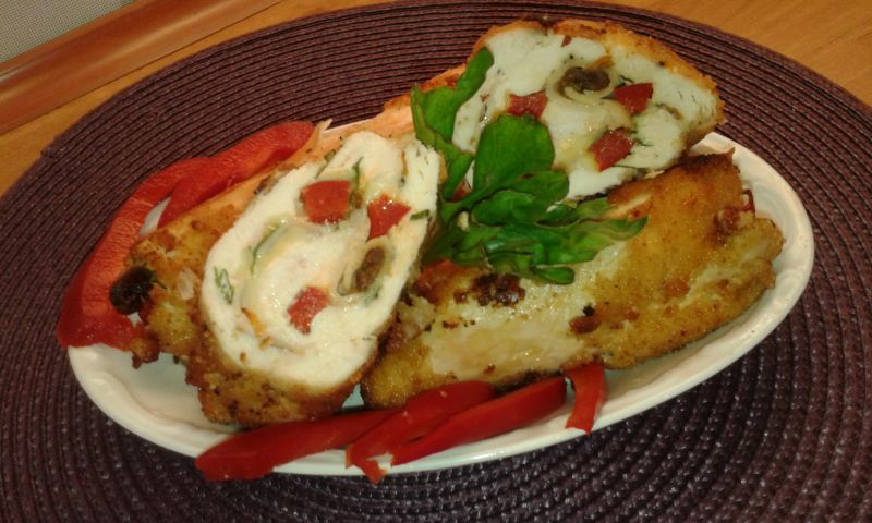 Roladki drobiowe z papryką i suszonymi pomidorami Roladki drobiowe z papryką i suszonymi pomidorami