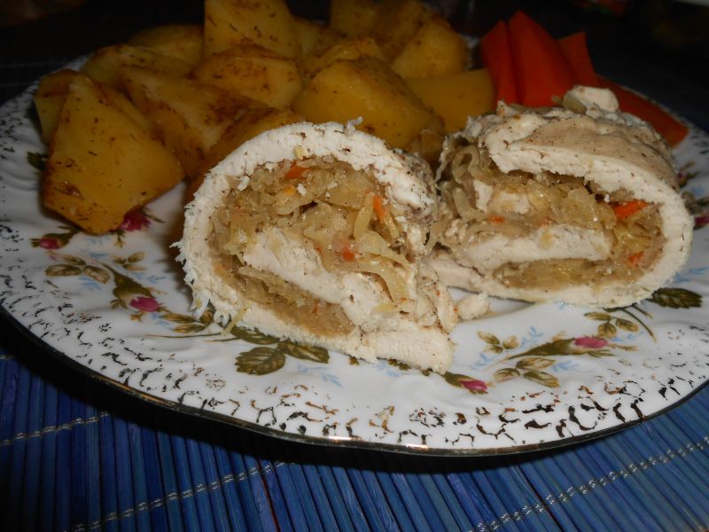 Roladki drobiowe z parowaru z kapustą kiszoną