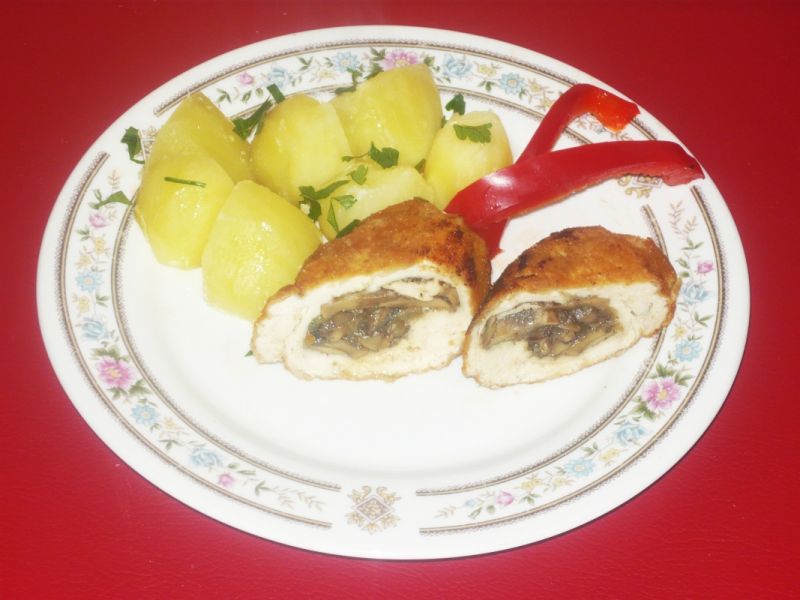 Roladki drobiowe z pieczarkami