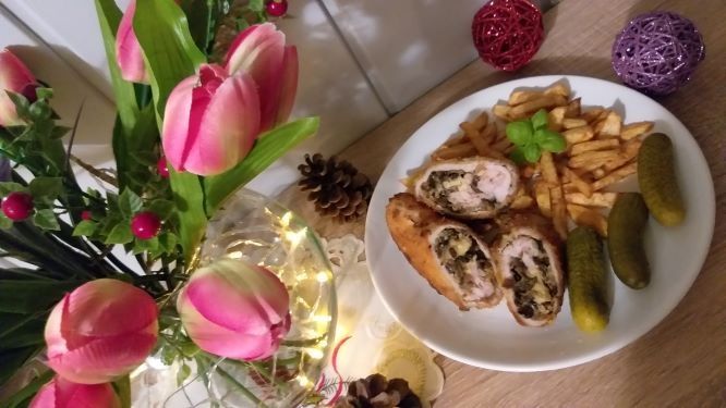 Roladki drobiowe z pieczarkami i mozzarellą Roladki drobiowe z pieczarkami i mozzarellą