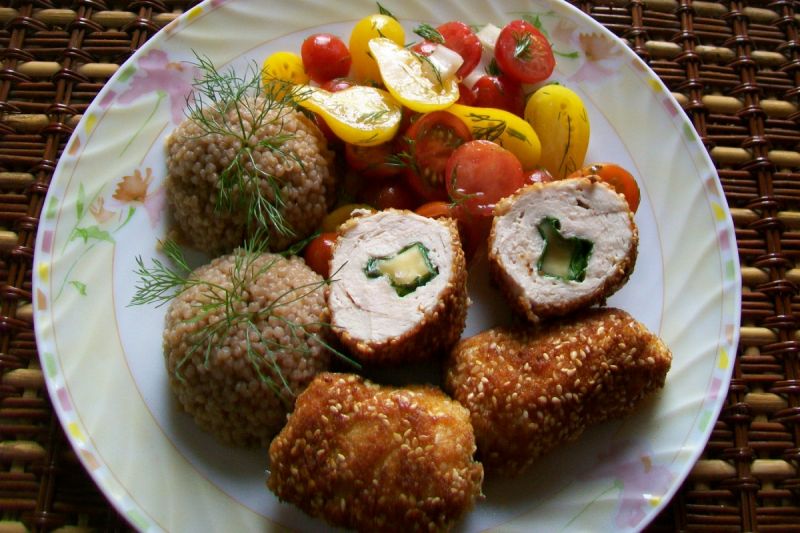 Roladki drobiowe z serem i szpinakiem Roladki drobiowe z serem i szpinakiem