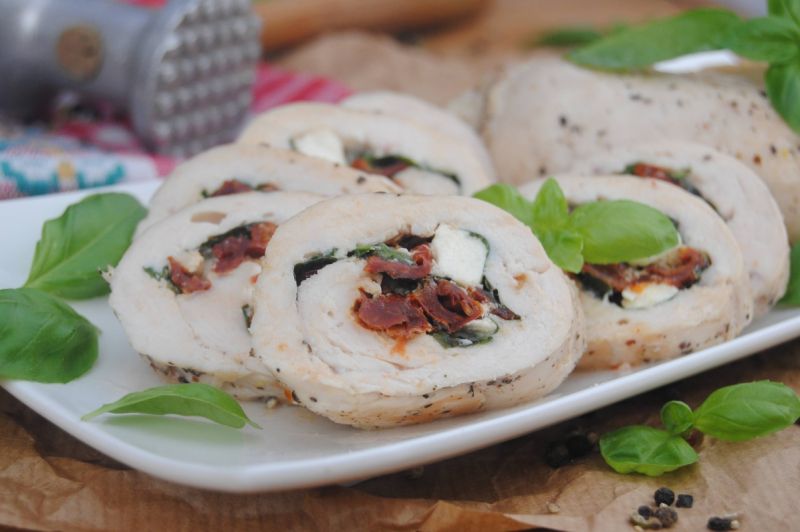 Roladki drobiowe z suszonymi pomidorami