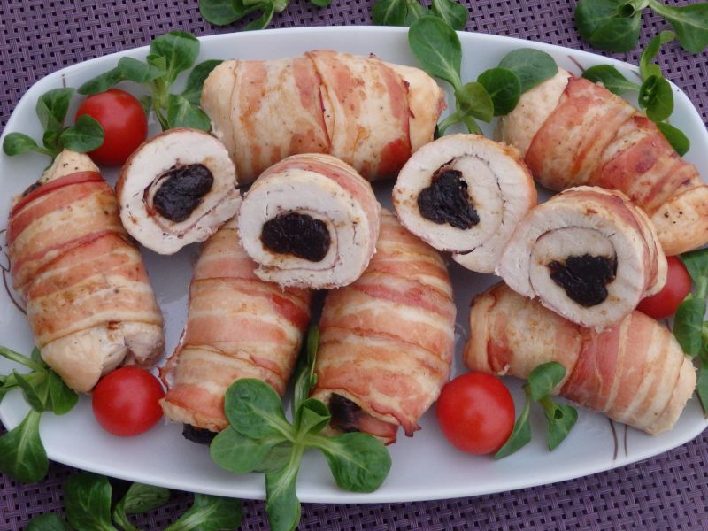 Roladki drobiowe z suszonymi śliwkami Roladki drobiowe z suszonymi śliwkami