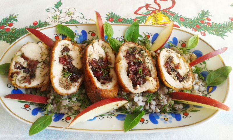 Roladki drobiowe z żurawiną i migdałami