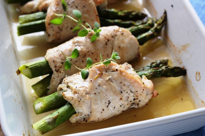 Roladki drobiowe ze szparagami Roladki drobiowe ze szparagami