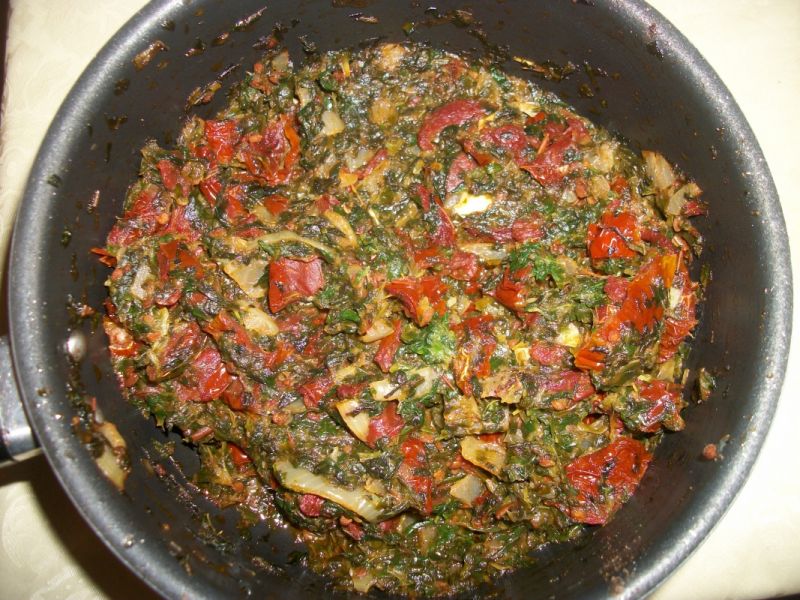 Roladki drobiowe ze szpinakiem i pomidorami