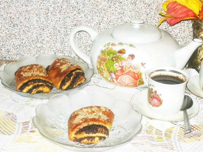 Roladki drożdżowe z makiem  Roladki drożdżowe z makiem
