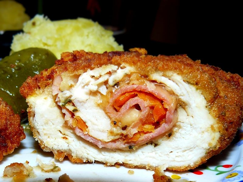 Roladki faszerowane szynką, serem i marchewką 