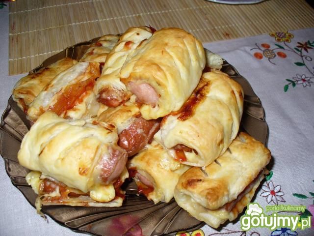 Roladki francuskie z parówką  Roladki francuskie z parówką