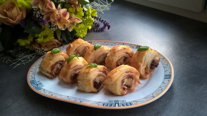 Roladki francuskie z suszonymi pomidorami Roladki francuskie z suszonymi pomidorami