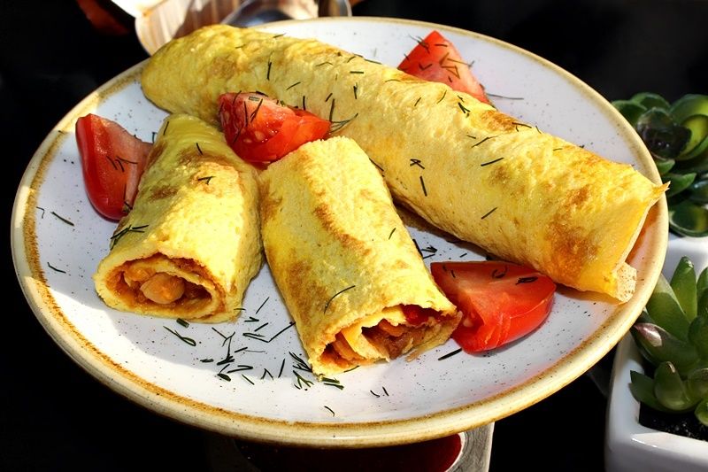 Roladki jajeczne/omletowe z sałatką  Roladki jajeczne/omletowe z sałatką