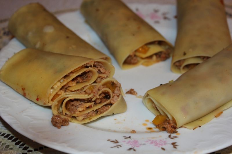 Roladki makaronowe z mięsem  Roladki makaronowe z mięsem