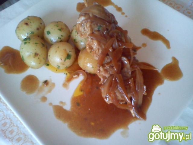 Roladki mięsne z młodymi ziemniakami Roladki mięsne z młodymi ziemniakami