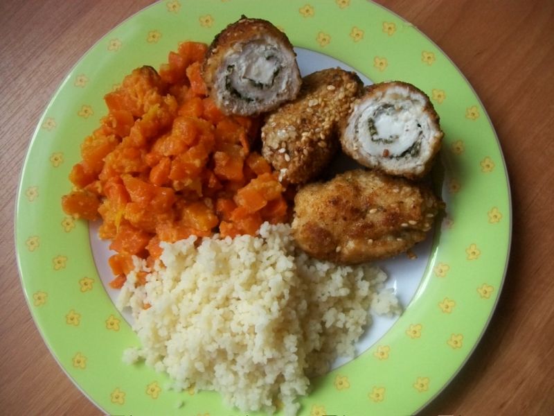 Roladki nadziewane fetą z kuskusem i marchewką 