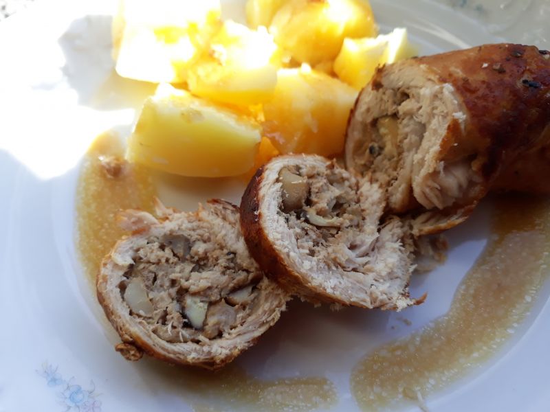 Roladki schabowe faszerowane grzybami i mięsem Roladki schabowe faszerowane grzybami i mięsem