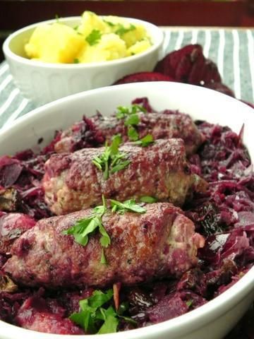 Roladki schabowe na modrej kapuście