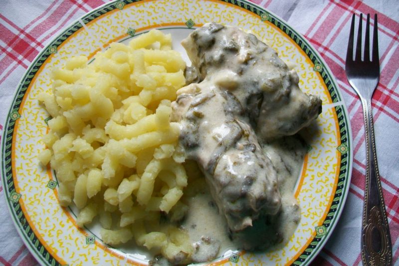 Roladki schabowe w sosie szczawiowym