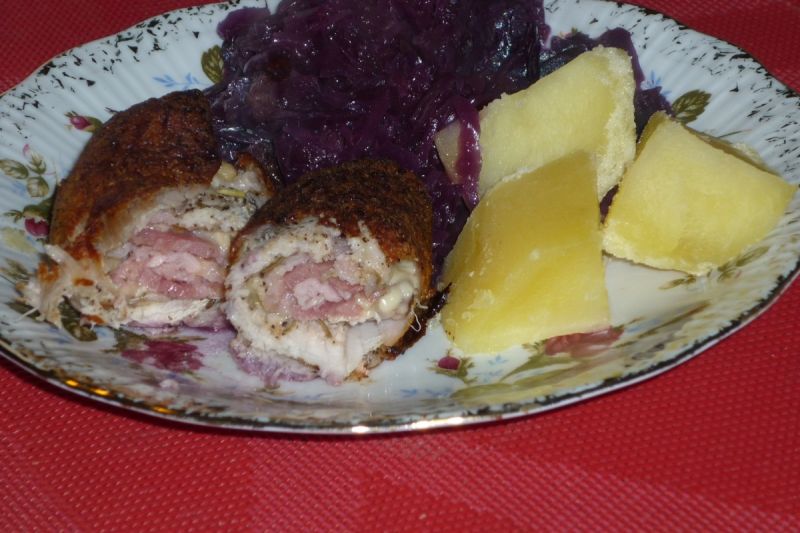 Roladki schabowe z boczkiem i serem