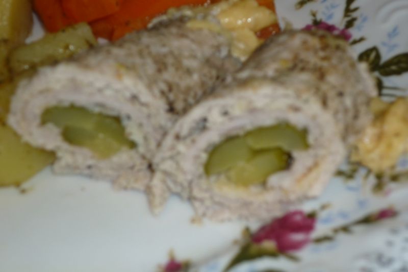 Roladki schabowe z chrzanem i serem wędzonym 