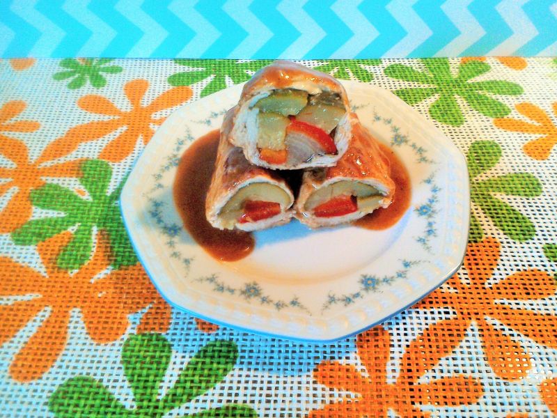 Roladki schabowe z cukinią i papryką 