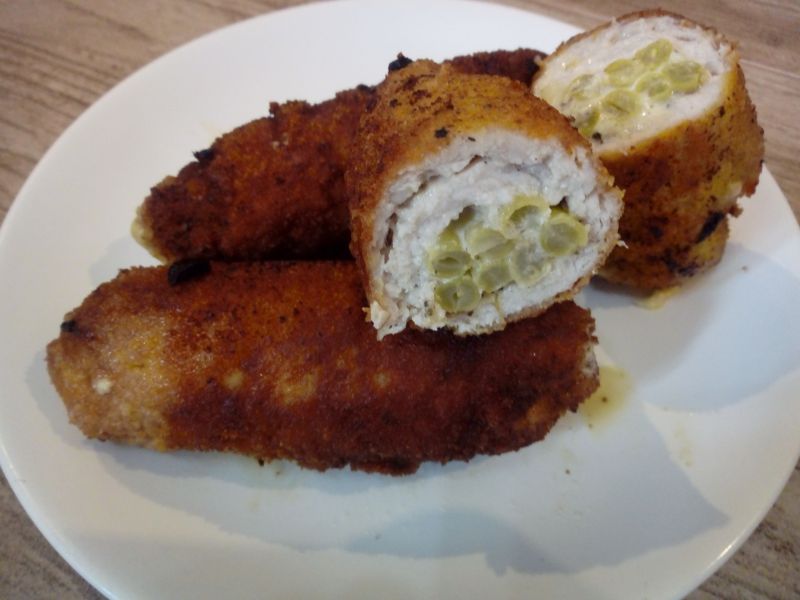 Roladki schabowe z fasolką i serem