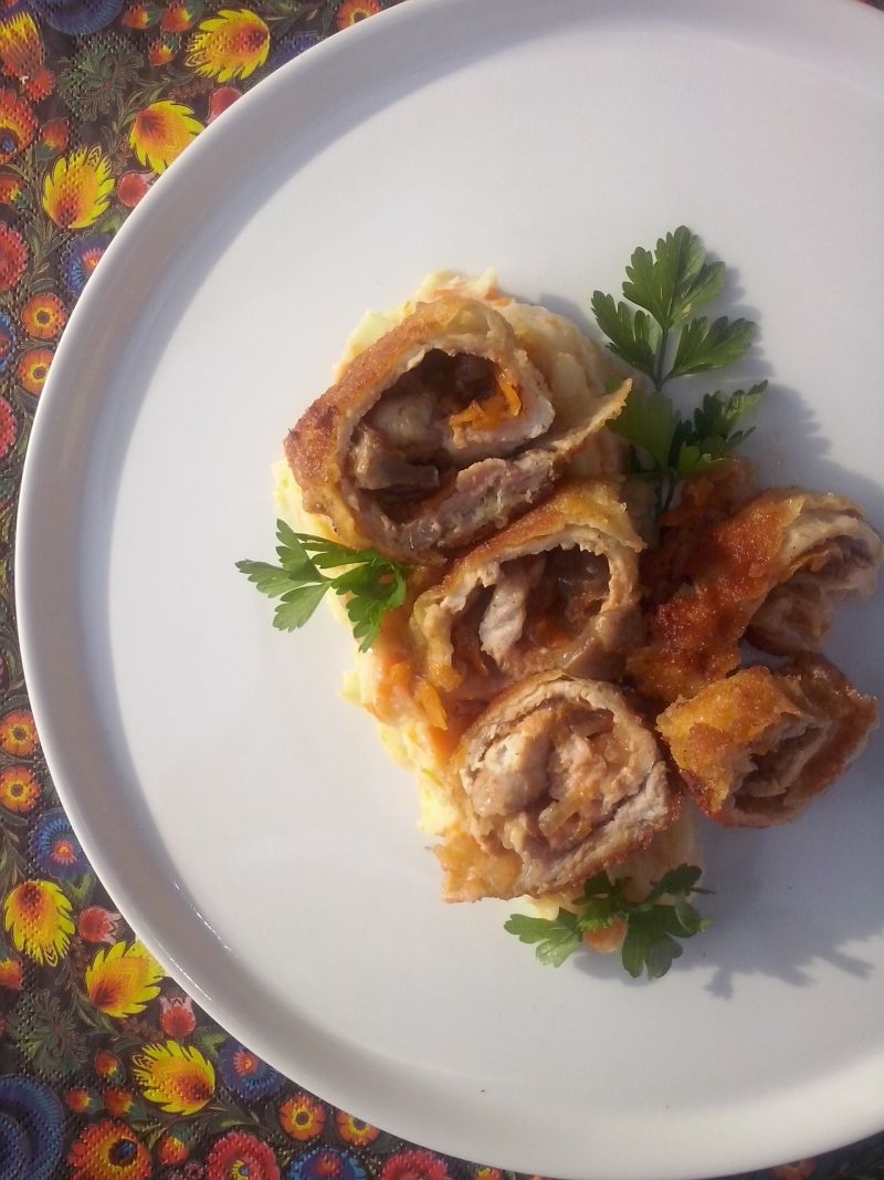 Roladki schabowe z grzybami i warzywami Roladki schabowe z grzybami i warzywami