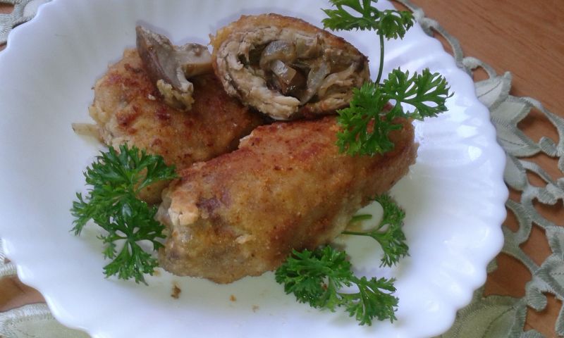 Roladki schabowe z grzybami leśnymi