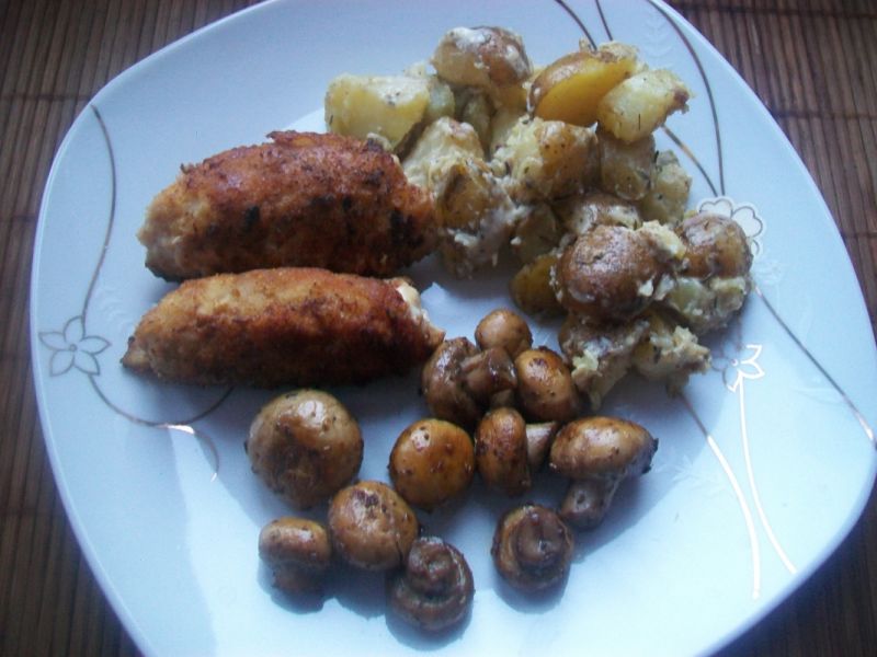 Roladki schabowe z kremem chrzanowym i serem