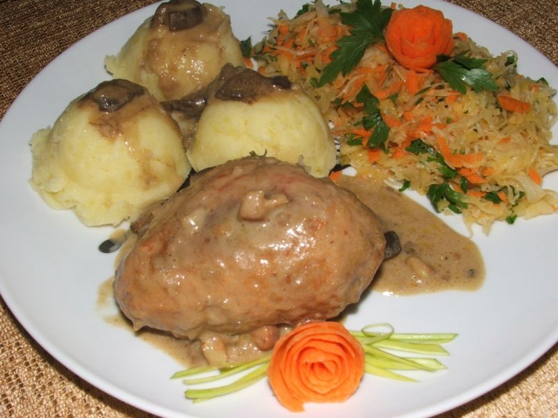 Roladki schabowe z leśnym sosem